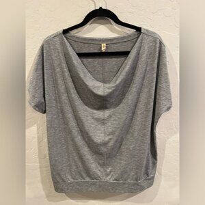 Lucy tee‎
